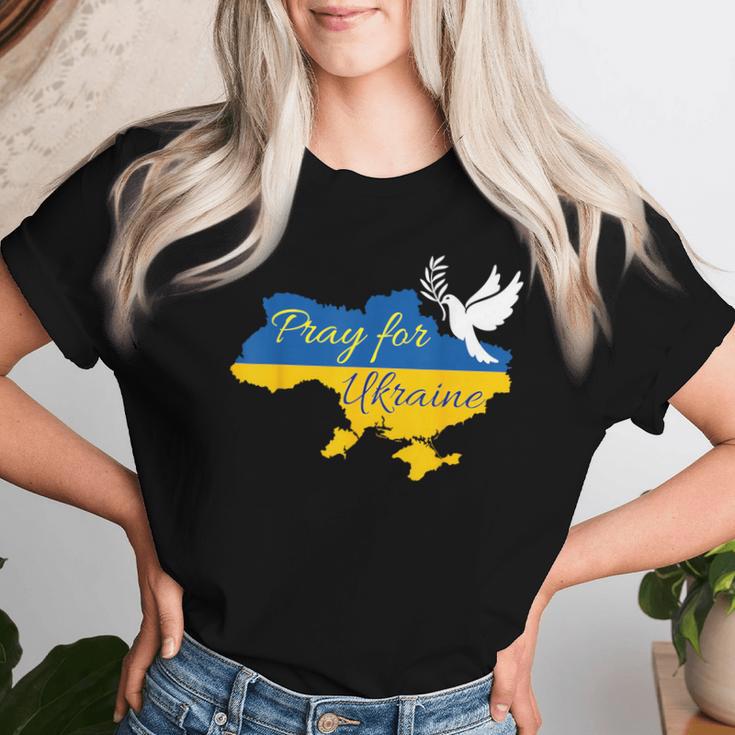 ウクライナのために祈り、ウクライナ人はウクライナの女性男性を支援してください レディースTシャツ 彼女への贈り物