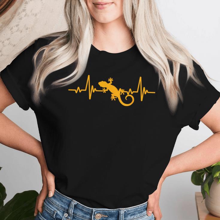 クレステッド ゲッコー ハートビート ヤモリ ハートビート 爬虫類のお母さん レディースTシャツ 彼女への贈り物