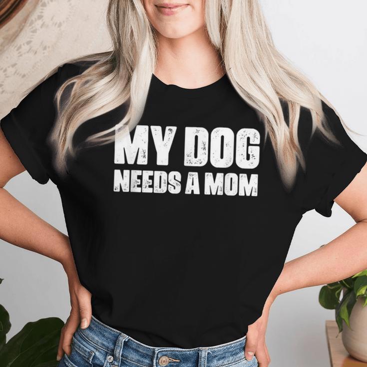 シングルファーザー 犬 お父さん 面白い My Dog Needs A Mom レディースTシャツ 彼女への贈り物