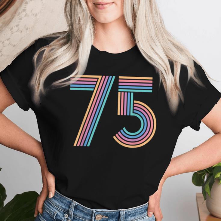 ナンバー 75 七五周年 男性 女性 75歳の誕生日 レディースTシャツ 彼女への贈り物