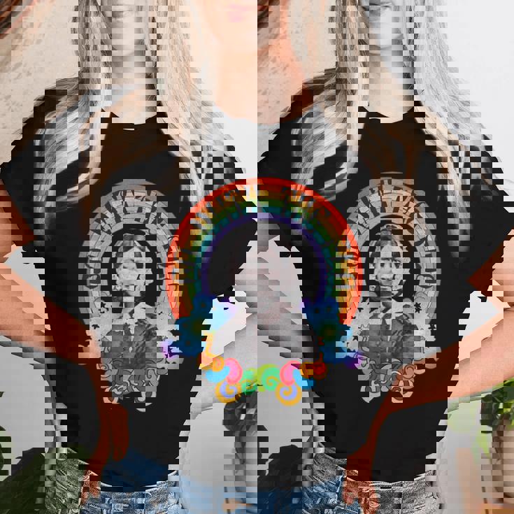 フローレンス・ナイチンゲール Groovy Nurse Go With Flo レトロレインボー レディースTシャツ 彼女への贈り物