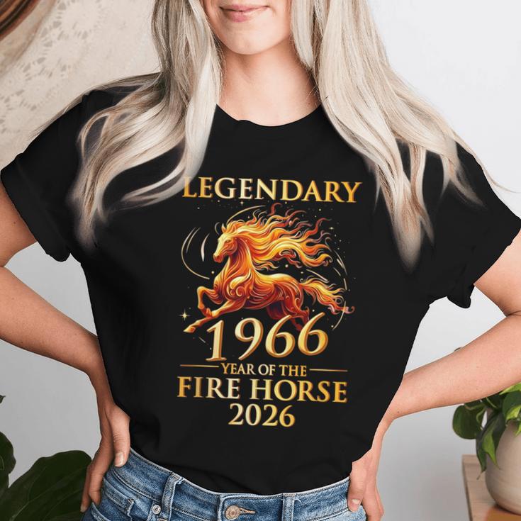 伝説の1966年 火の馬の年 60歳の誕生日 男性 女性 レディースTシャツ 彼女への贈り物