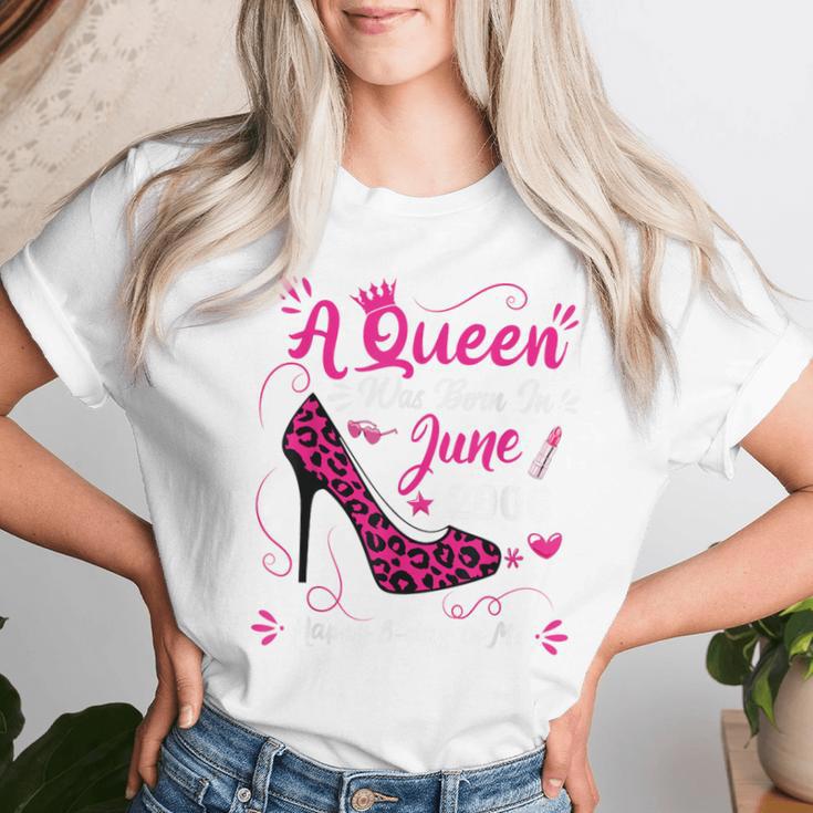 20歳の誕生日 ハイヒール A Queen Was Born In 2006 レディースTシャツ 彼女への贈り物
