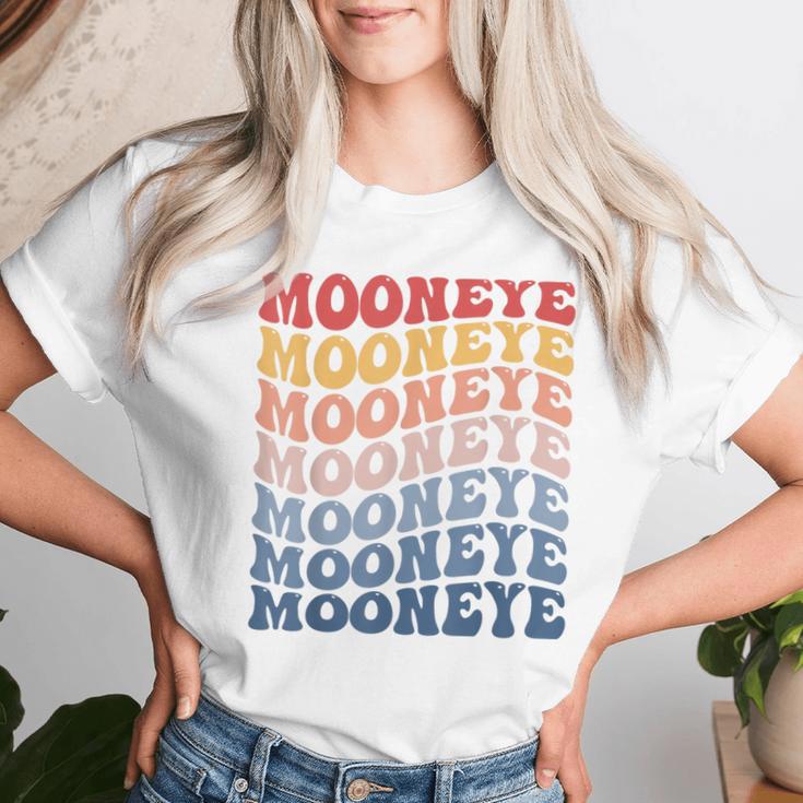 Mooneye Groovy レトロフィッシュ レディースTシャツ 彼女への贈り物