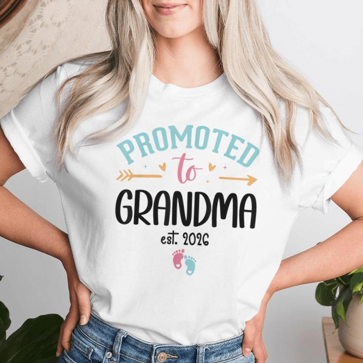 Promoted To Grandma Est 2026 Nana First Time Grandmother '26 レディースTシャツ 彼女への贈り物
