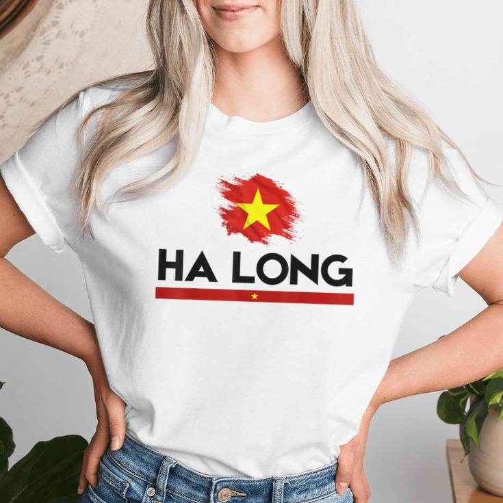 ハロン市 女性 男性 旅行 町 お父さん ベトナムタウン レディースTシャツ 彼女への贈り物