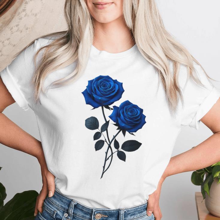 青いバラ 花 カップル ゴシック ファンタジー 花 美的 アート レディースTシャツ 彼女への贈り物
