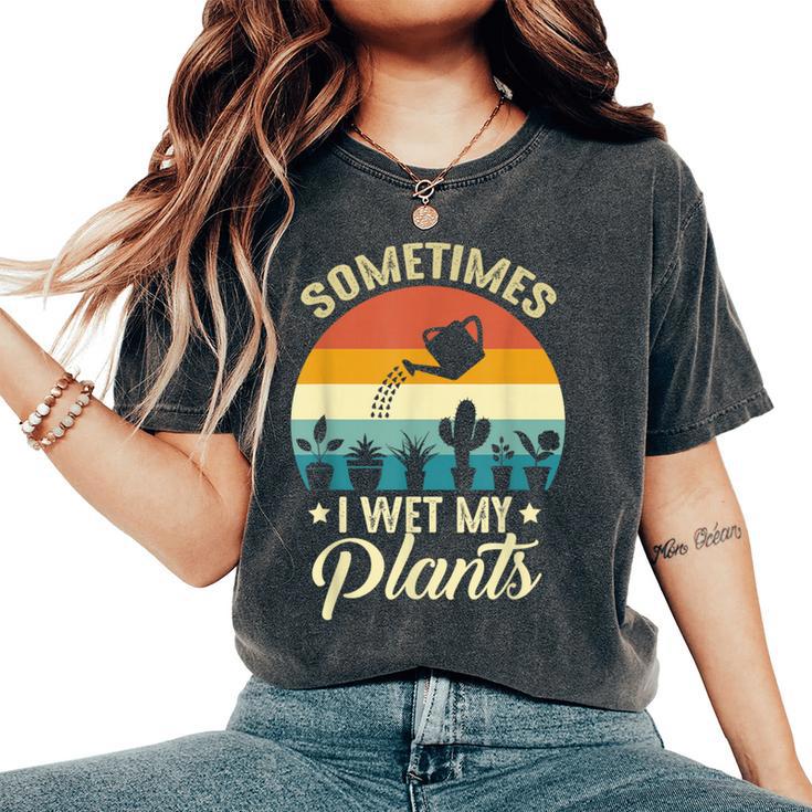 Sometimes I Wet My Plants Gardener Plant Lover ガーデニング レディースオーバーサイズコンフォートTシャツ