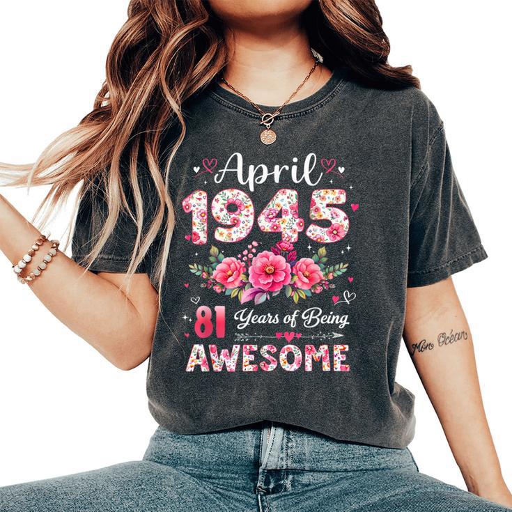 81歳 1945年4月 花柄 81歳 誕生日 男性 女性 レディースオーバーサイズコンフォートTシャツ 81歳 1945年4月 花柄 81歳 誕生日 男性 女性 レディースオーバーサイズコンフォートTシャツ