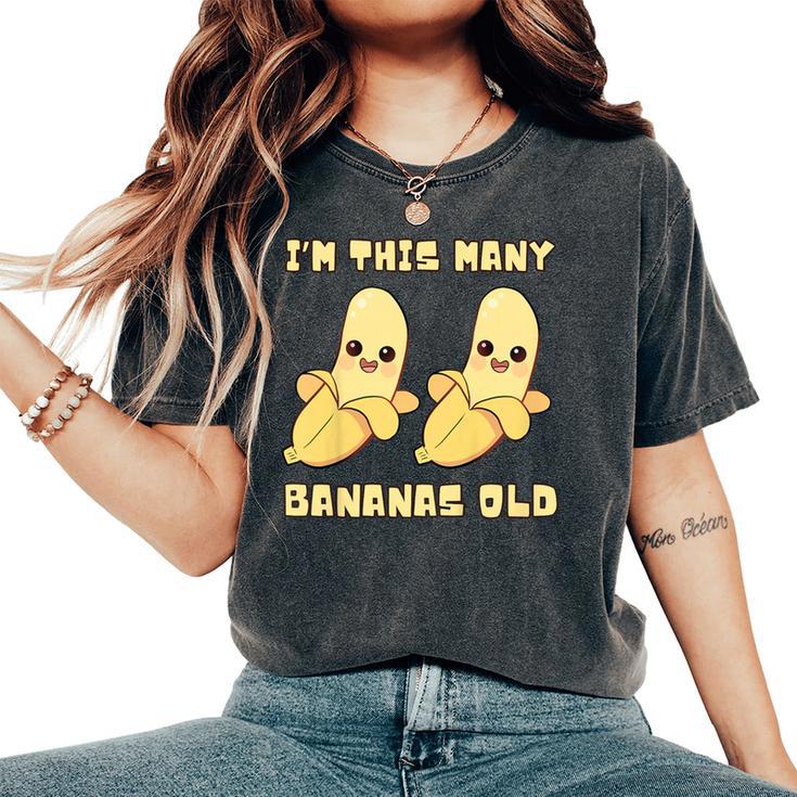 I'm This Many Bananas Old バナナ 2歳の誕生日 2歳 レディースオーバーサイズコンフォートTシャツ I'm This Many Bananas Old バナナ 2歳の誕生日 2歳 レディースオーバーサイズコンフォートTシャツ