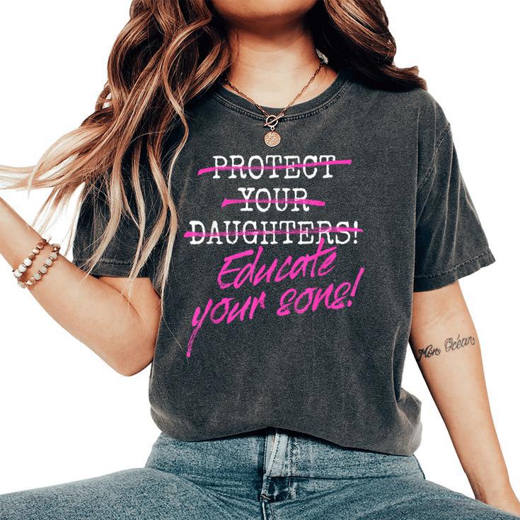 Protect Your Daughters 娘を守るために 息子を教育するために フェミニズムを理解するために レディースオーバーサイズコンフォートTシャツ Protect Your Daughters 娘を守るために 息子を教育するために フェミニズムを理解するために レディースオーバーサイズコンフォートTシャツ
