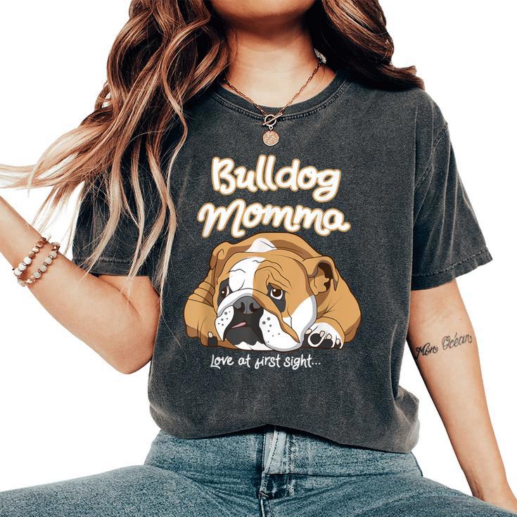 かわいいイングリッシュブルドッグ Momma Bullie Love At Firstight レディースオーバーサイズコンフォートTシャツ かわいいイングリッシュブルドッグ Momma Bullie Love At Firstight レディースオーバーサイズコンフォートTシャツ