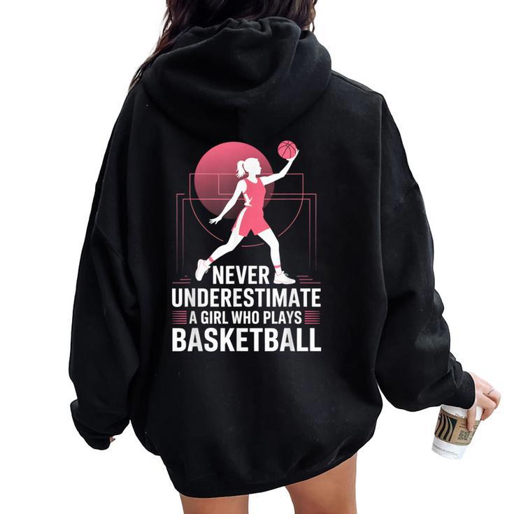 Hoops Never Underestimate A Girl Who Playing Basketball レディース オーバーサイズ パーカー バックプリント