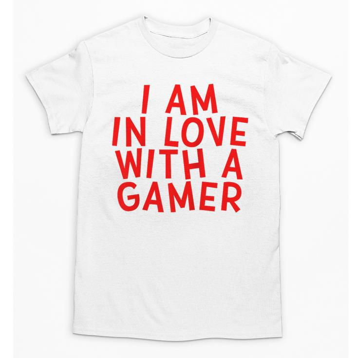 I Am In Love With A Gamer Cute Valentines Day Gamer Couple Raglan Baseball Tee Unisex T-Shirt