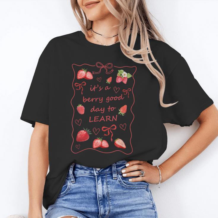 It's a Good Day To Learn Strawberry Back To School Unisex T-Shirt