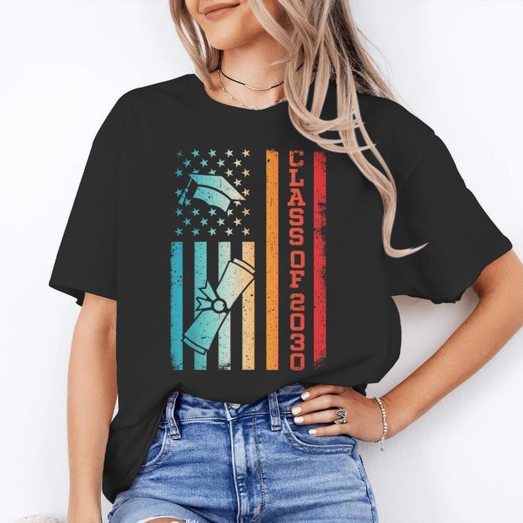 Vintage Class Of 2030 Graduation Back To School USA Flag Unisex T-Shirt
