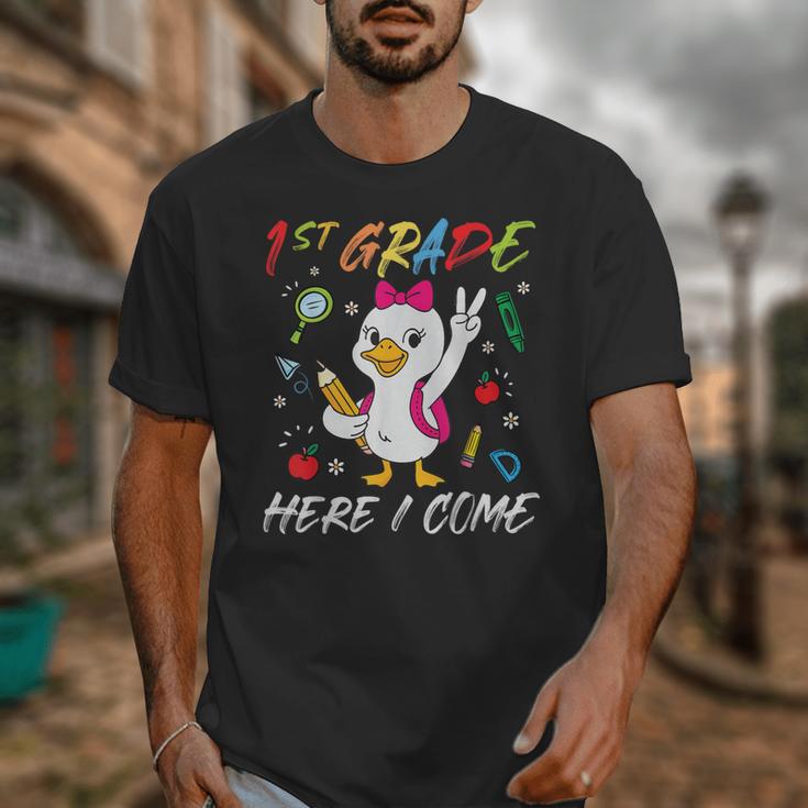 Girls Goose 1st Grade Here I Come Back To School Kids Unisex T-Shirt
