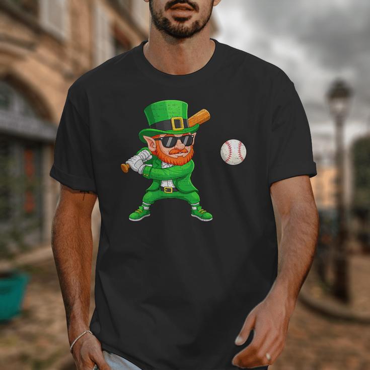 Leprechaun Playing Baseball St Patricks Day Sport Boys Unisex T-Shirt