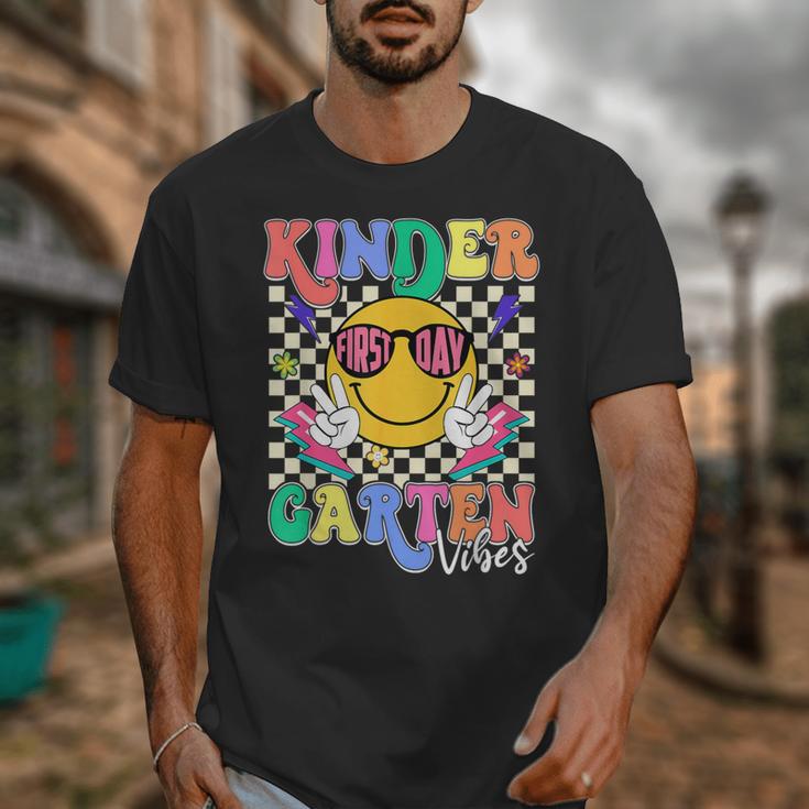 Retro Groovy Kinder Garten Vibes Smile Team Back To School Unisex T-Shirt