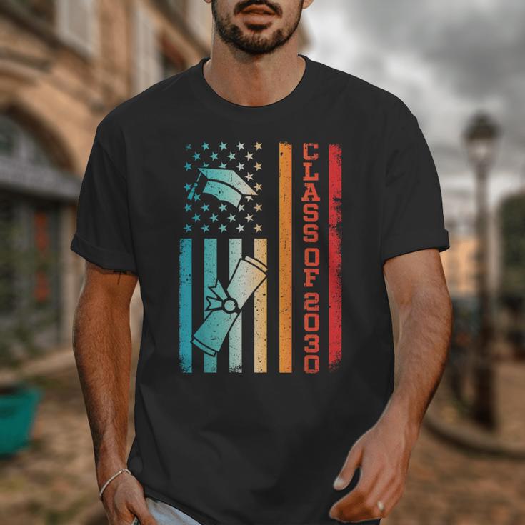 Vintage Class Of 2030 Graduation Back To School USA Flag Unisex T-Shirt