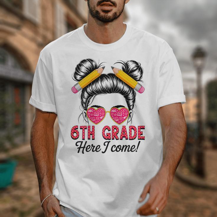 6th Grade Here I Come Messy Bun Hair Back To School Girls Unisex T-Shirt