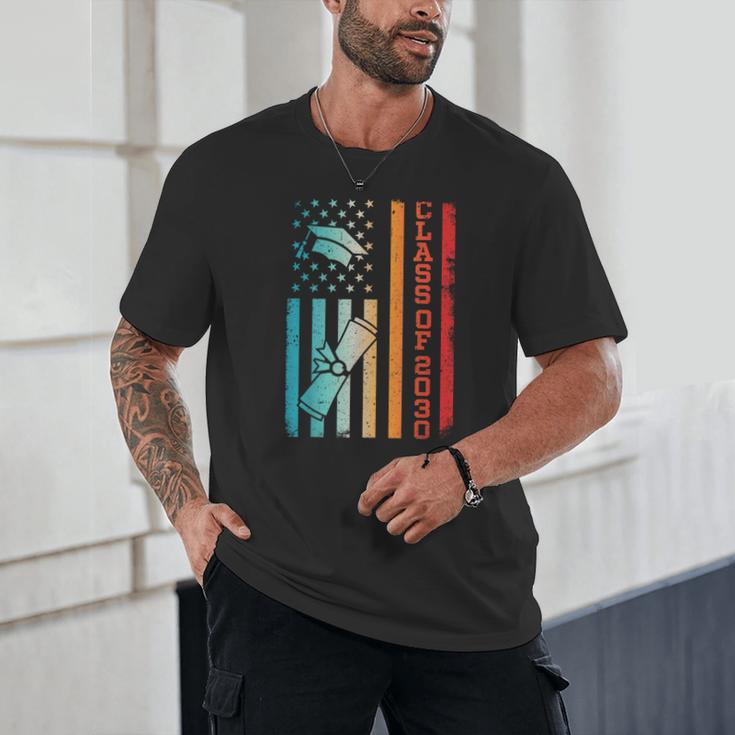 Vintage Class Of 2030 Graduation Back To School USA Flag Unisex T-Shirt