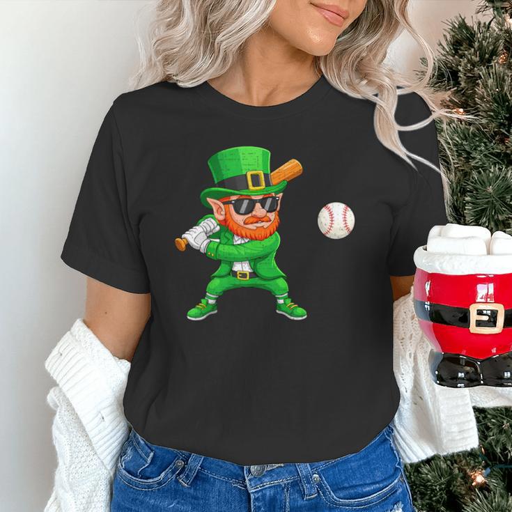 Leprechaun Playing Baseball St Patricks Day Sport Boys Unisex T-Shirt