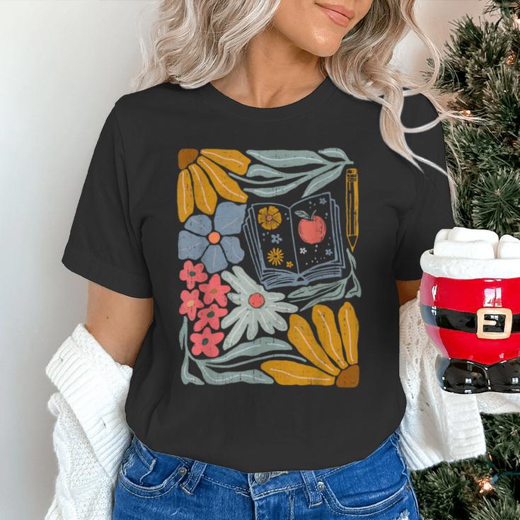 Retro Boho Flower Floral Back To School First Day Of School Unisex T-Shirt Retro Boho Flower Floral Back To School First Day Of School Unisex T-Shirt
