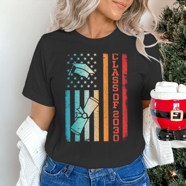Vintage Class Of 2030 Graduation Back To School USA Flag Unisex T-Shirt