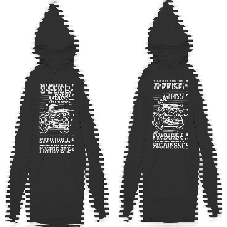 精神科医の外にバイクが停まっているのを見たことはありません パーカー