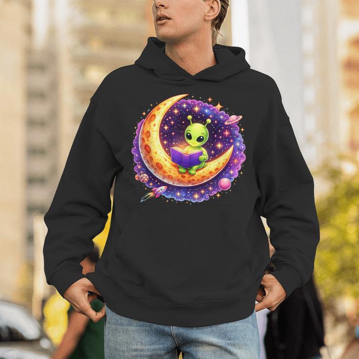 Alien Reading Book UFO Moon Space Astronomy Unisex Hoodie
