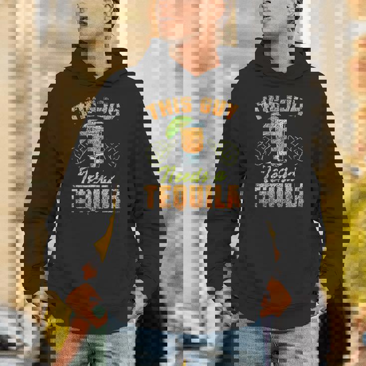 この男にはテキーラが必要だ ドリンク 酒飲み 飲酒 テキーラ パーカー