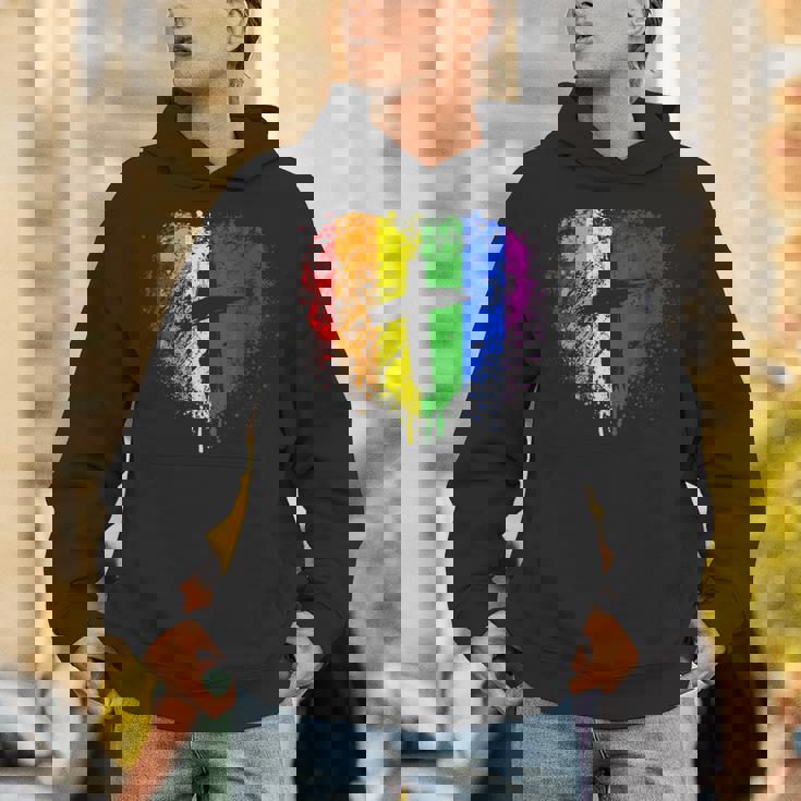 クロスのあるレインボー ハート、キリスト教の宗教的なゲイ プライド パーカー