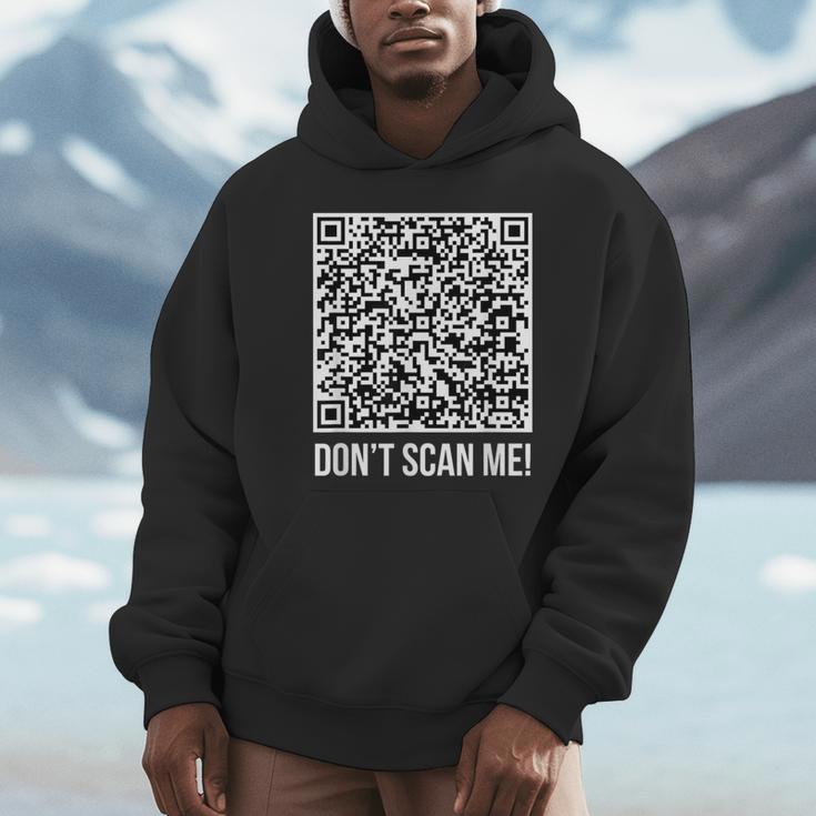 スキャンしないで！Qr スキャン・ミー・ジョーク・ファニー・ミドル・フィンガー パーカー