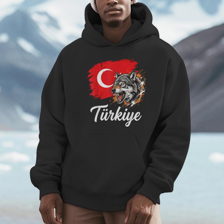 激しいトルコのオオカミと国旗 パーカー
