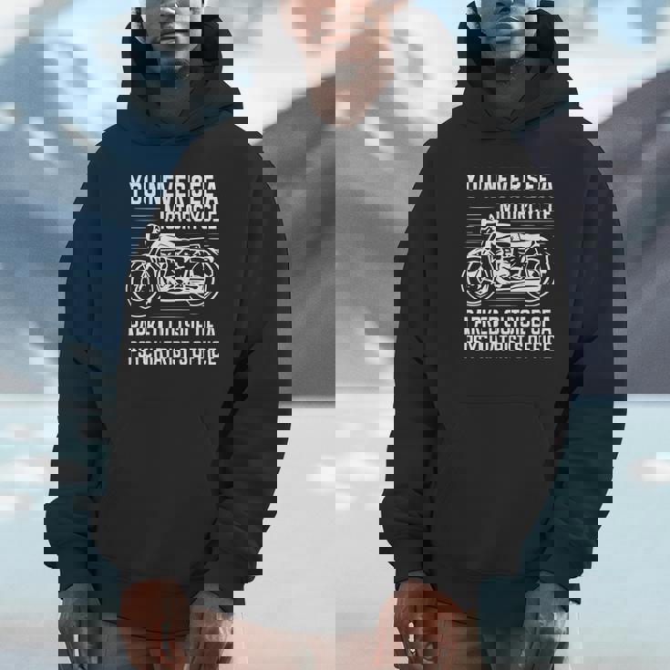 精神科医の外にバイクが停まっているのを見たことはありません 長袖tシャツ パーカー