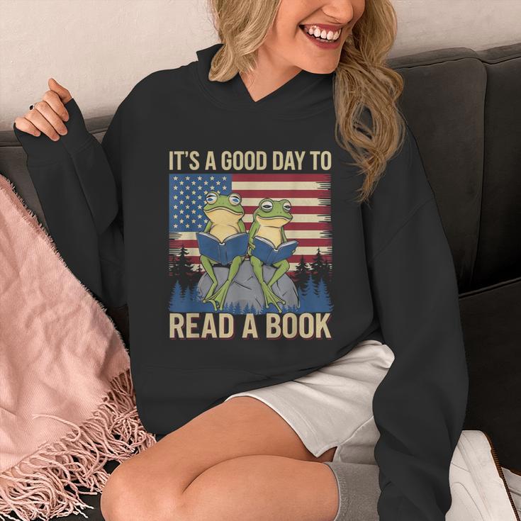 It's A Good Day To Read A Book Frog Vintage USA FLag Unisex Hoodie It's A Good Day To Read A Book Frog Vintage USA FLag Unisex Hoodie