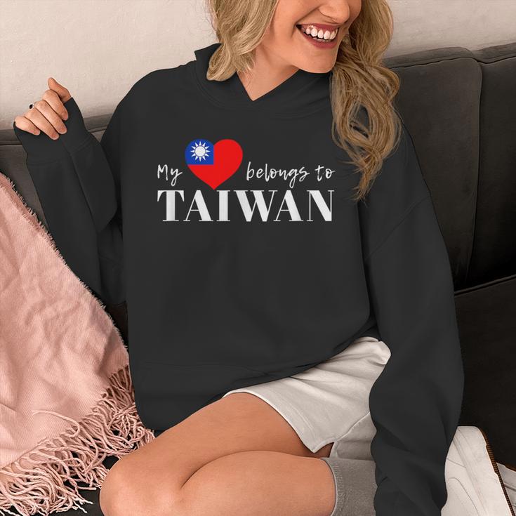 I Love Taiwan 国旗 台湾 台湾 プライド Roc 台北 ハート パーカー