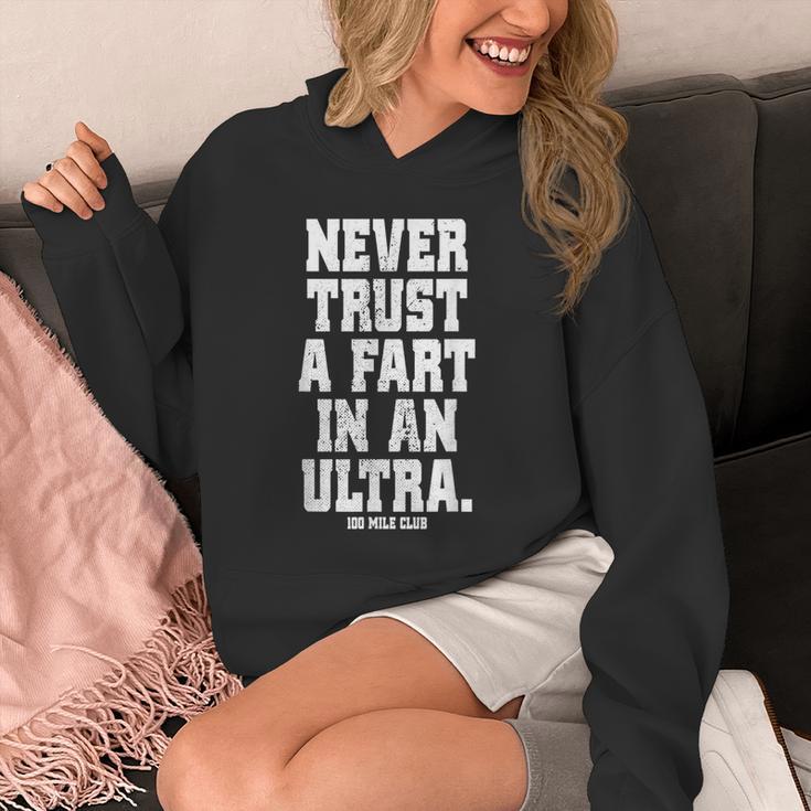 Never Trust A Fart In An Ultra 100マイル ウルトラトレイルランニング パーカー