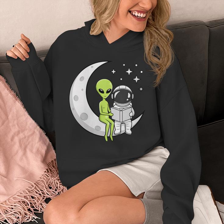 Women's Alien And Astronaut Reading On Moon Kids Sci Fi Book Unisex Hoodie