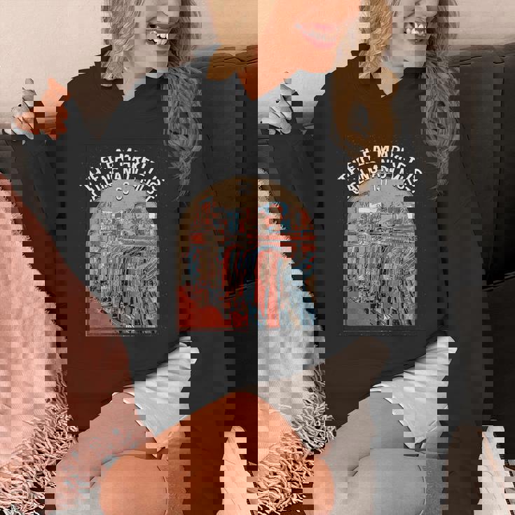 フリーマーケットは古着屋をよこす愛好家を呼んでいます パーカー