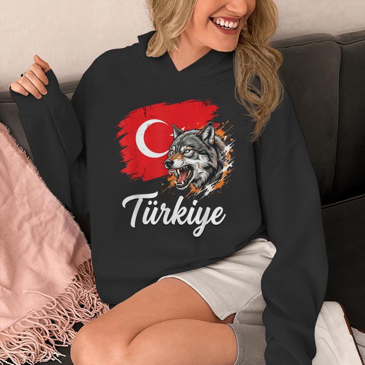 激しいトルコのオオカミと国旗 パーカー