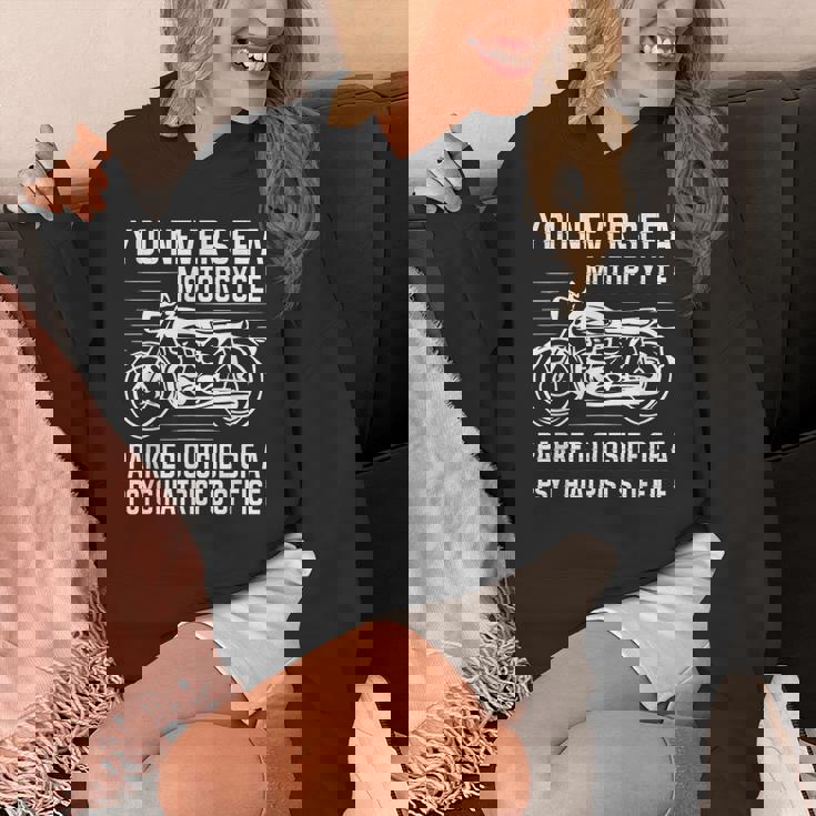 精神科医の外にバイクが停まっているのを見たことはありません パーカー