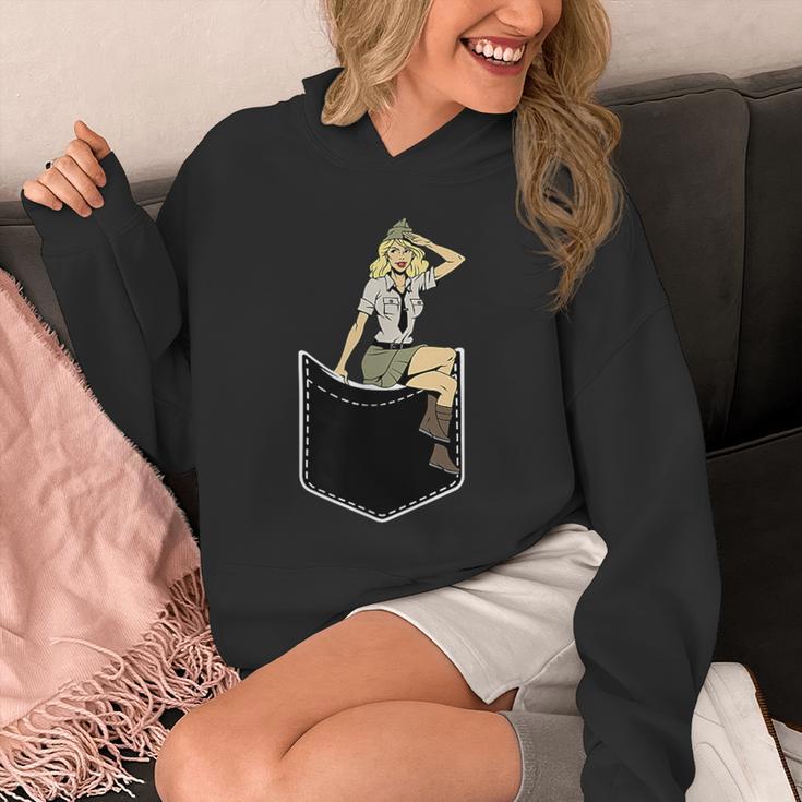 胸にピンナップガール グラフィックtシャツ クラシック ピンナップポスター パーカー