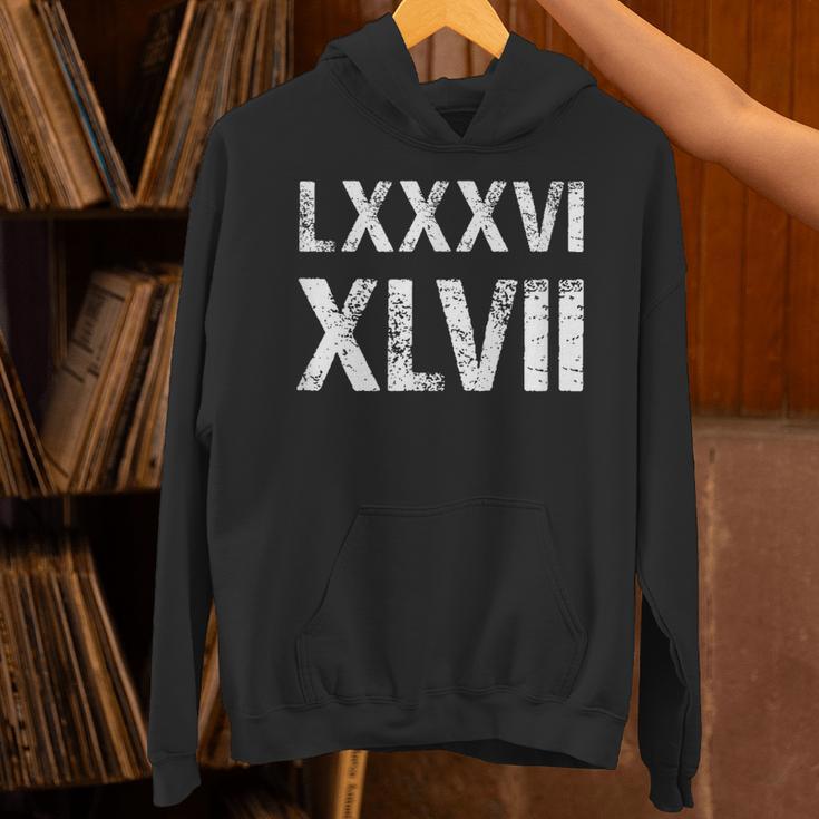 8647 ローマ数字 抗議ヴィンテージアンティーク調 Lxxxvi Xlvii パーカー
