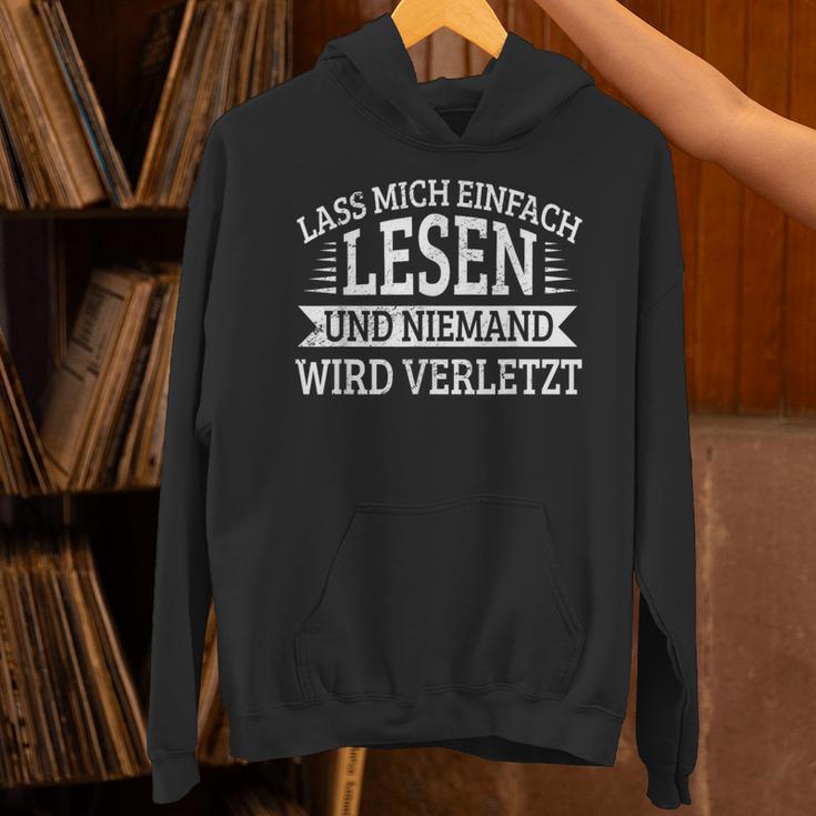 Lass Mich Einfach Lesen Und Keine Mand Wird Hurt Books Unisex Hoodie