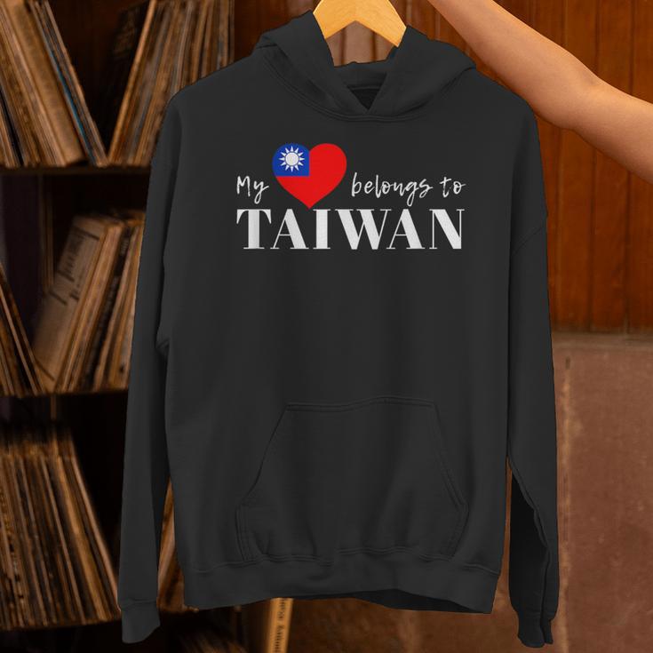 I Love Taiwan 国旗 台湾 台湾 プライド Roc 台北 ハート パーカー