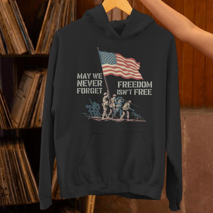 May We Never Forget Freedom Isnt Free アメリカ国旗 ベテラン パーカー
