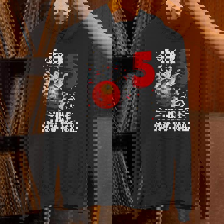 キッズ 5歳の誕生日 男の子 ボウリング This Is How I Roll 5歳 パーカー