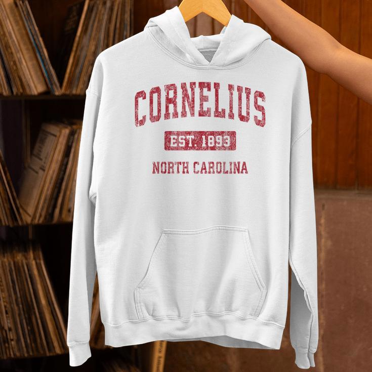 Cornelius North Carolina Nc ビンテージスポーツデザイン レッドデザイン パーカー
